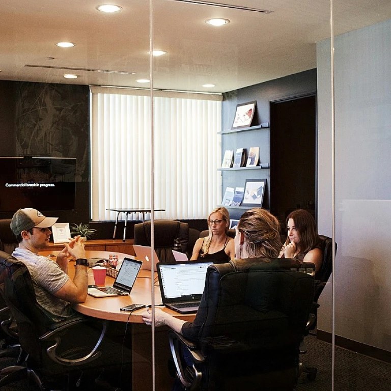 Comprendre le plan social dans une entreprise : un levier pour la formation professionnelle